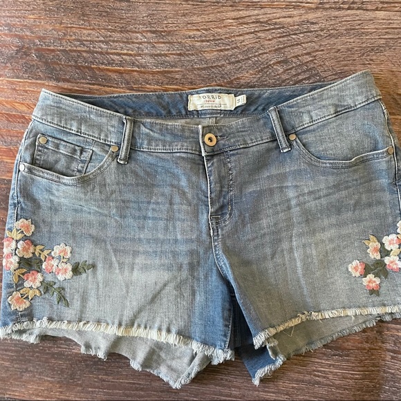 TORRID EMBROIDERED SHORTS - Picture 4 of 7